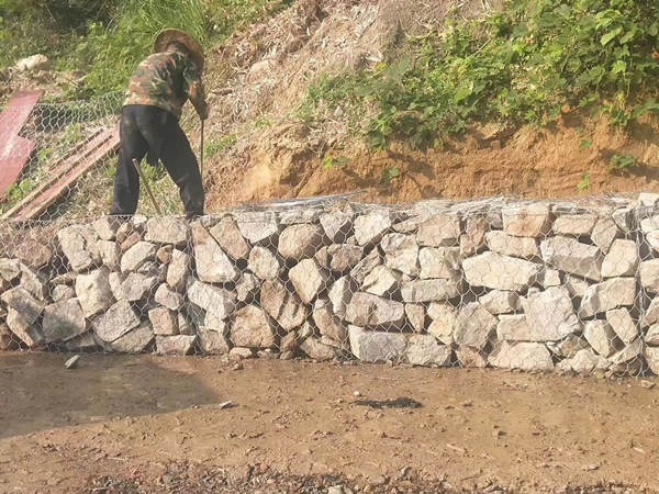 土工格栅加筋挡土墙施工要点